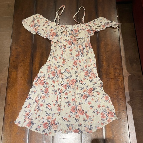 Cute floral dress from American Eagle outfitter’s - Picture 1 of 2
